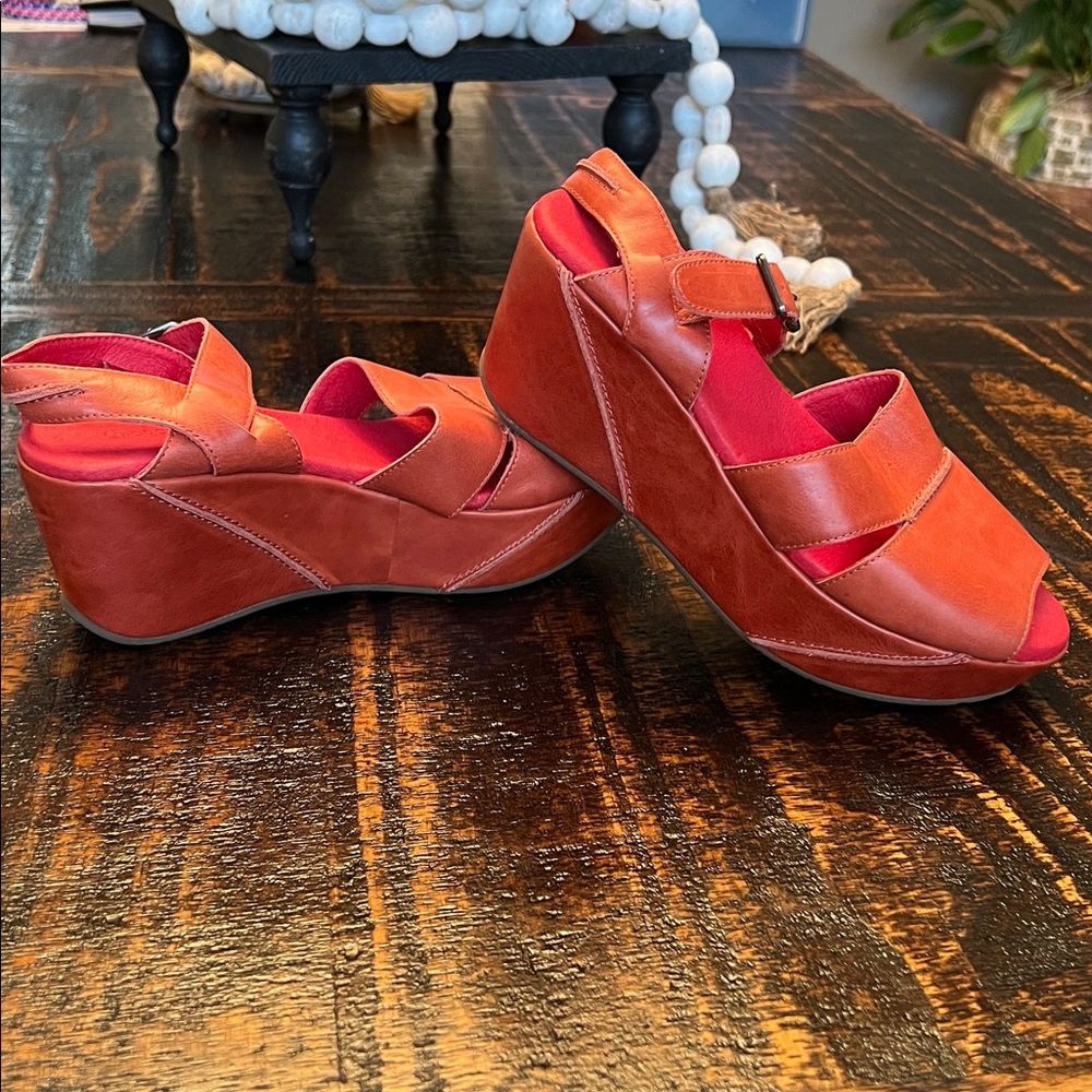 Chocolat Blu Open-Toe Wedge Sandals size 7